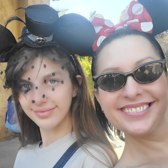 Meet your Posher, Jennifer - Picture 1 of 3